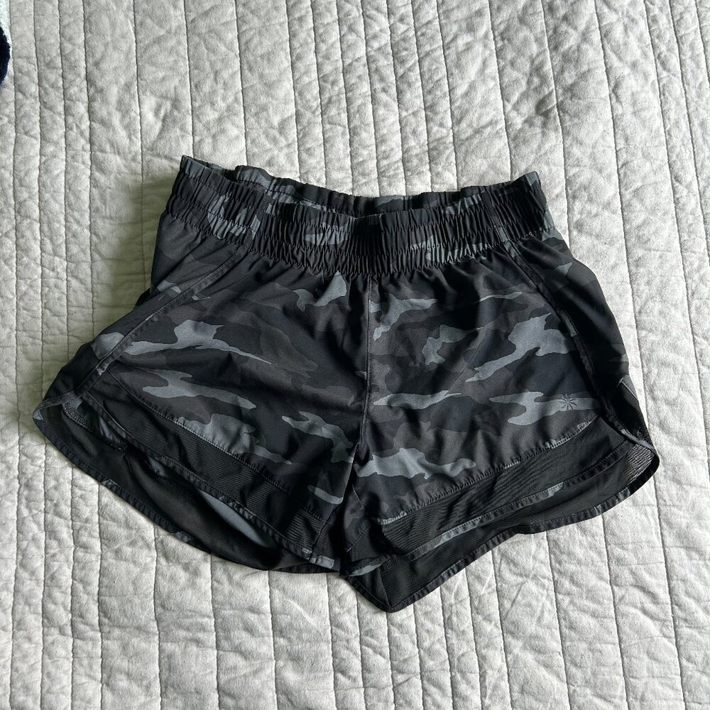 Athleta Mesh Racer Run Mid Rise 4" Short - Picture 4 of 7